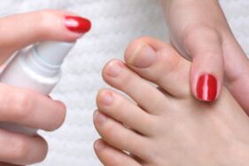 trattamento del piede per il fungo delle unghie